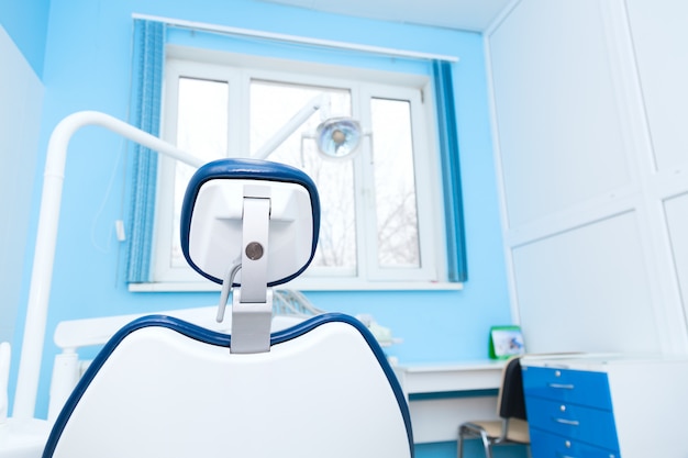 Photo dental office with chair and led lamp.