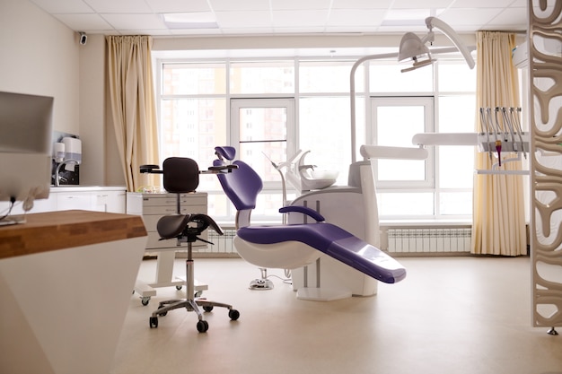 Photo dental room illuminated with sunbeams