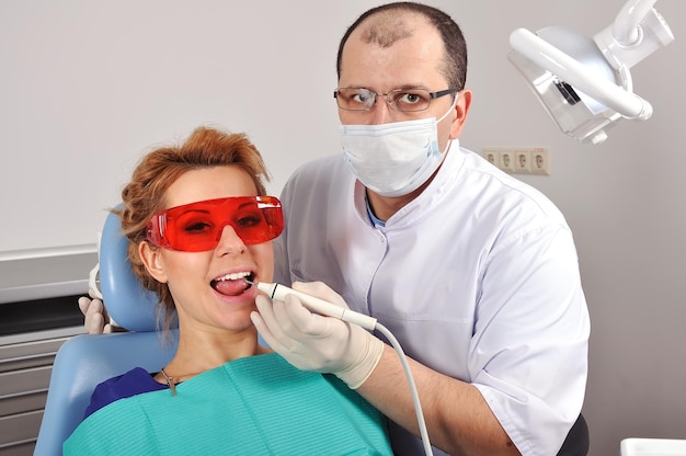 Dentist cleans teeth