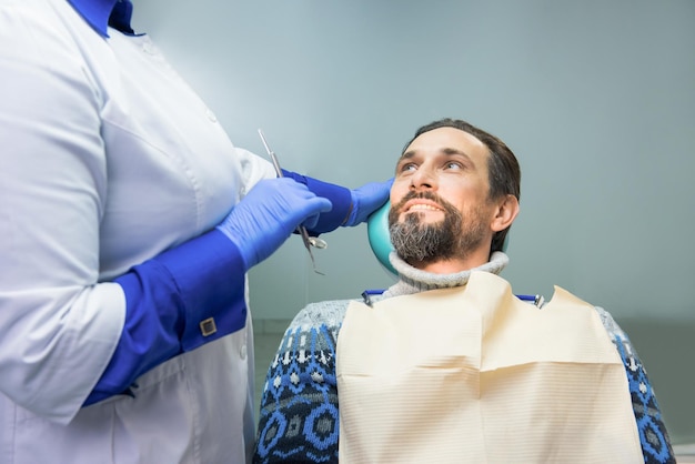 Photo dentist and patient