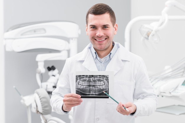 Dentist presenting scan of teeth