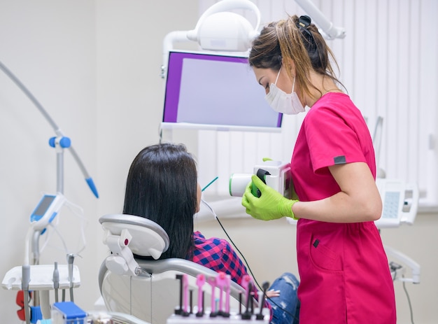 Dentist with Mobile portable xray device