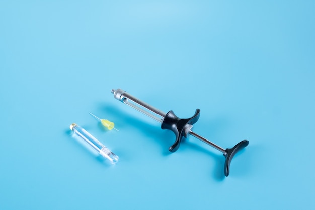 Photo dentistry medical tools syring on blue background.