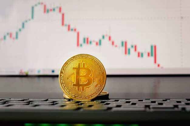 仮想通貨 (ビットコイン) の安価化 - ビットコイン・ゴールド・フォレックス・チャート - 取引市場の背景下でインデックス評価が下がる - 暗号通貨の安価化の概念 - クリプトコインの落下の概念