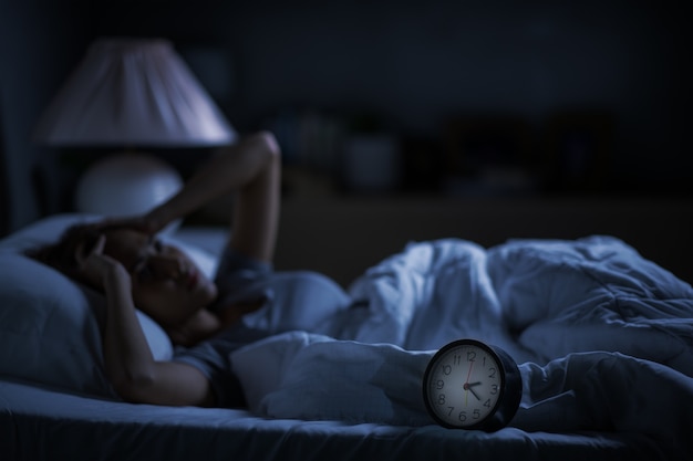 Photo depressed young woman lying in bed cannot sleep from insomnia