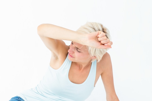 Depressieve vrouw op de vloer