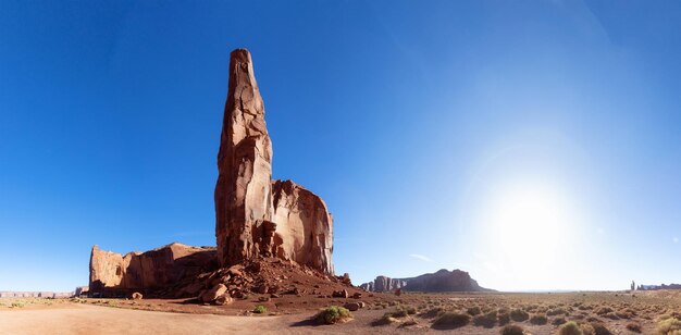 砂漠の岩山アメリカの風景晴れた朝の日の出