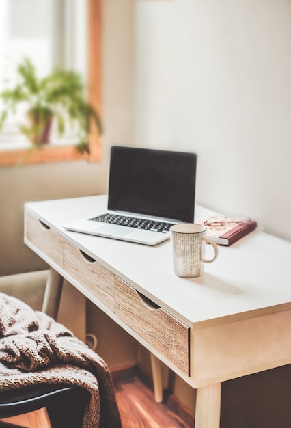 desk, tea, office, coffee, table, laptop, cup, business, mug, computer, workplace