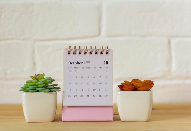 Desktop calendar for October 2022 on the desktop