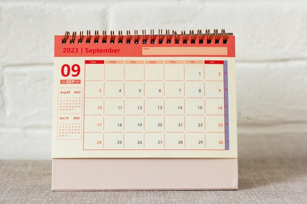 2023年9月の卓上カレンダー タイムプランニング用の卓上カレンダー
