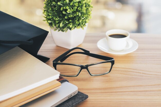 Photo desktop with glasses and plant