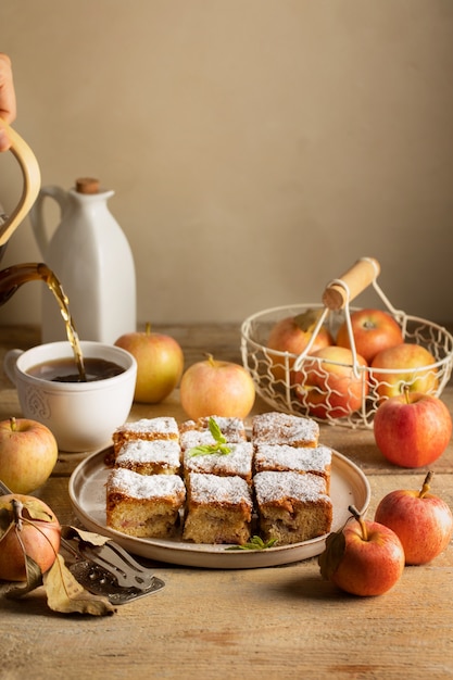 写真 デザートとリンゴのハイアングル