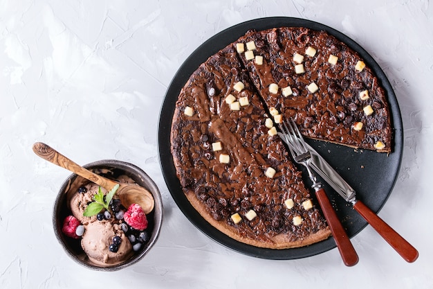 Dessert chocolate pizza