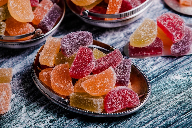 Dessert marmalade in the form of lemon and orange slices