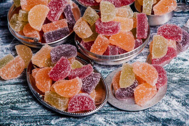 Dessert marmalade in the form of lemon and orange slices