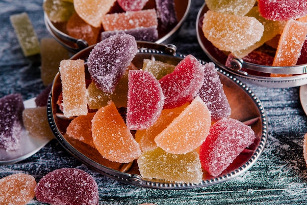 Dessert marmalade in the form of lemon and orange slices