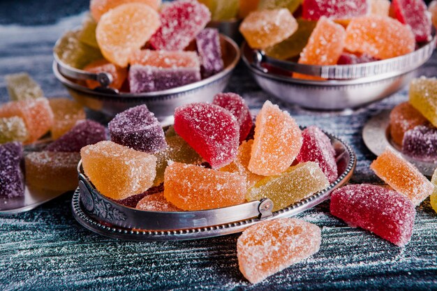 Dessert marmalade in the form of lemon and orange slices