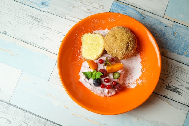 Dessert op een restaurantlijst