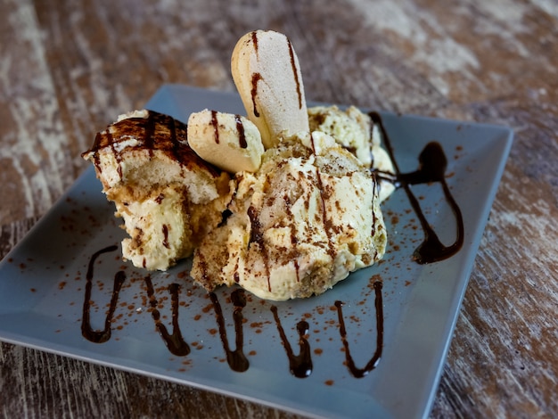 Photo dessert on a restaurant table