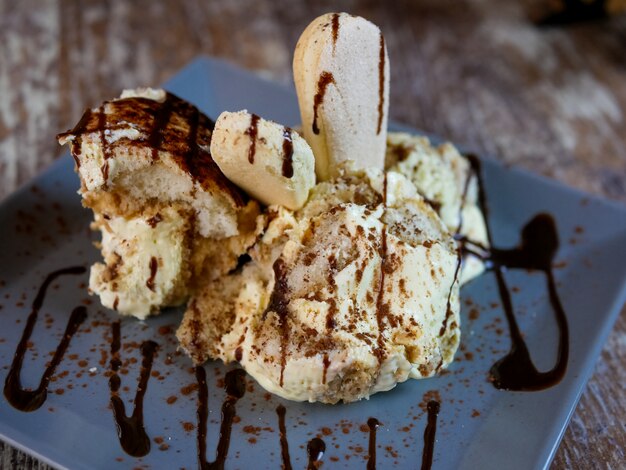 Photo dessert on a restaurant table