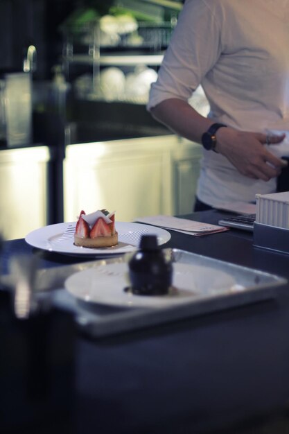 Photo dessert served on table