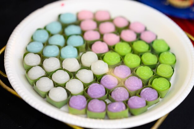 Desserts geplaatst in de buffetlijn