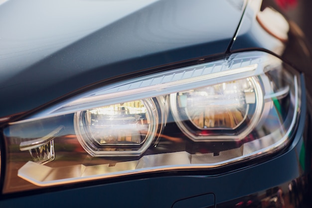 Photo detail beauty and fast car with headlight