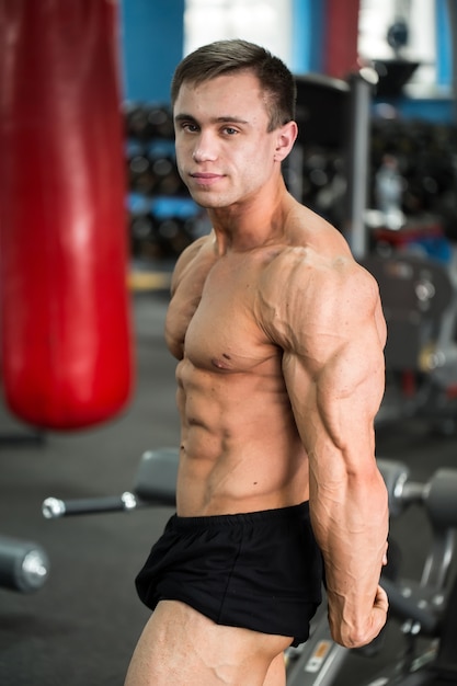 Detail of a bodybuilder posing in the gym