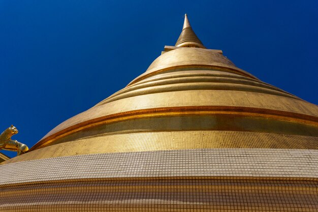 Foto particolare del tempio buddista a bangkok, thailandia