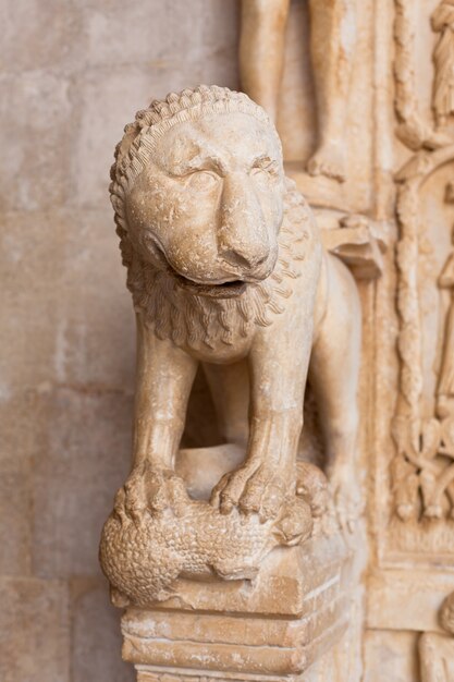 Foto dettaglio della cattedrale di san lorenzo a trogir, croazia