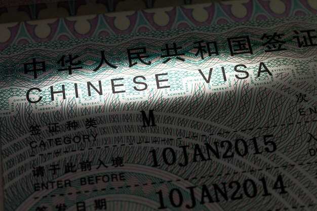 Dettaglio di un visto per la cina applicato su un passaporto