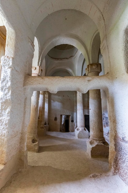 Деталь церковных арок, высеченных в скале