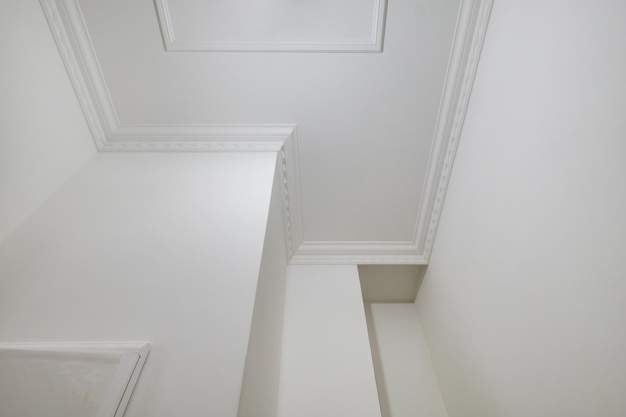 Detail of corner ceiling cornice with intricate crown\
molding