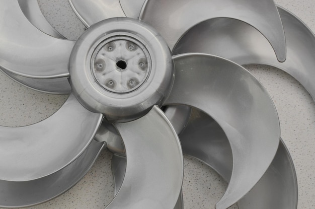 Detail of the fan blades emphasizing the importance of maintenance and cleaning for efficient operation Concept and need for regular replacement and dirt removal to ensure optimal performance