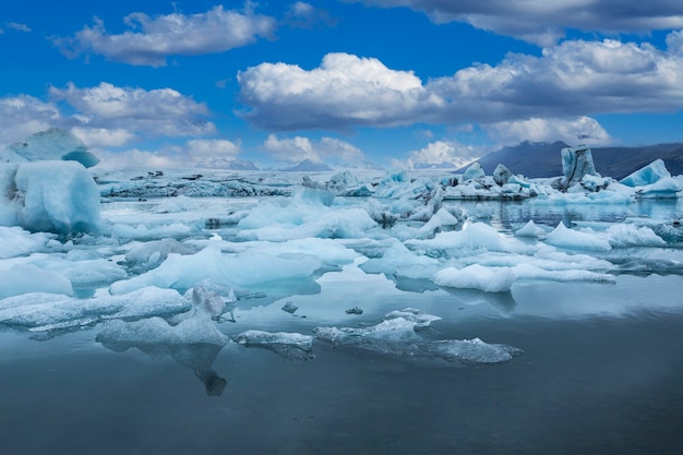 Foto dettaglio del lago jokursarlon congelato tra il ghiaccio gigante, islanda