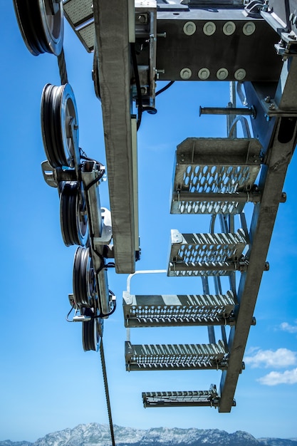 Photo detail of the mechanism of a chairlift in a ski resort