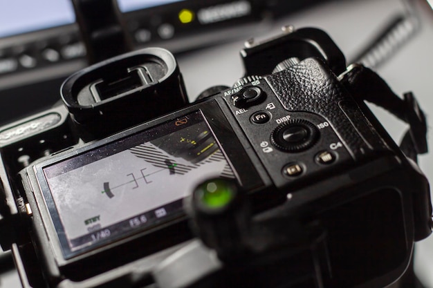 Фото Деталь видеокамеры, использованной при съемках на съемочной площадке в студии
