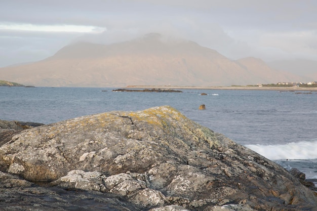 Detail op steen bij Tully Beach, Connemara, Galway, Ierland