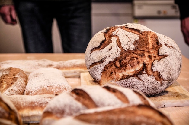 Detail opname van brood op tafel