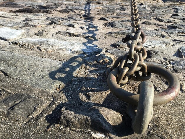 Photo detail shot of chains on ground