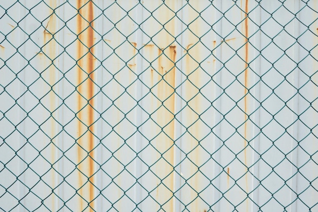 Photo detail shot of fence against the wall