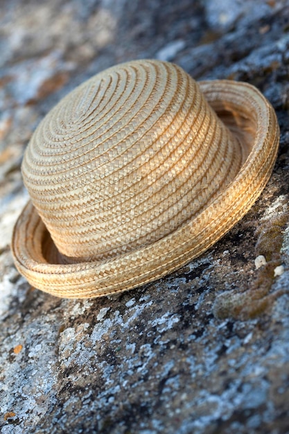 Foto particolare di un cappello di paglia