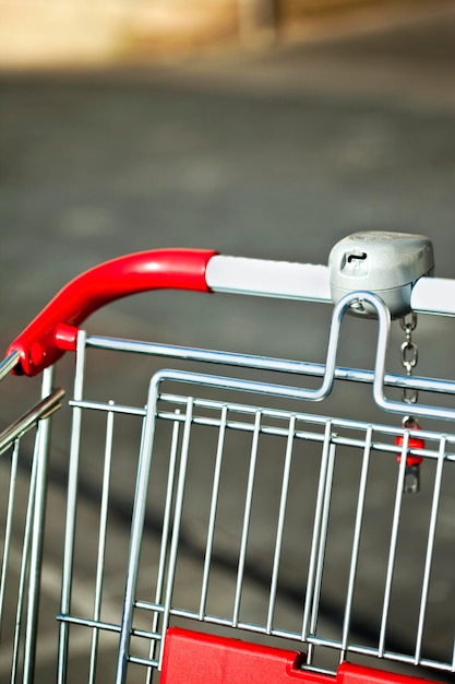 Foto particolare del carrello del supermercato