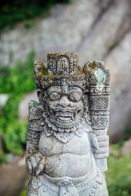 Detail van de Balinese Hindoese tempel Pura Goa Lawah in Indonesië