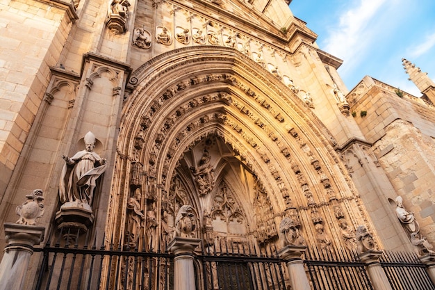 Detail van de deur van Santa Iglesia Catedral Primada in de middeleeuwse stad Toledo in Castilla La Mancha, Spanje