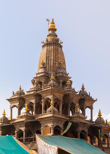 Foto detail van de hindoeïstische tempel en paleis van krishna mandir in patan durbar kathmandu, nepal