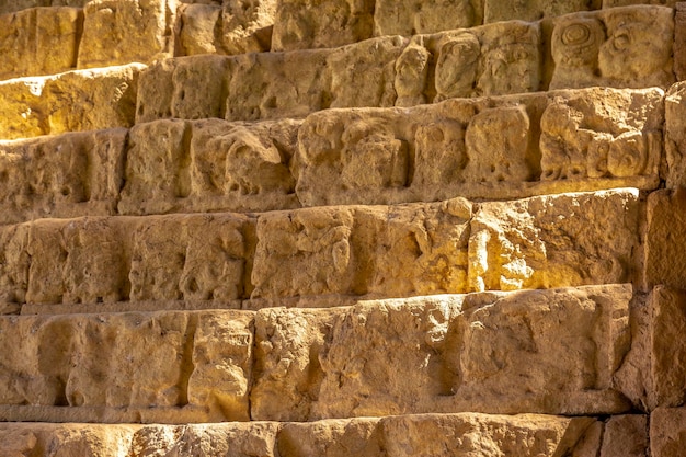 Detail van de trap vol tekeningen van de tempels van Copan Ruinas Honduras