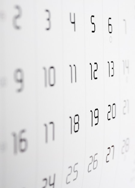 Detail van een kalenderpagina met selectieve focus