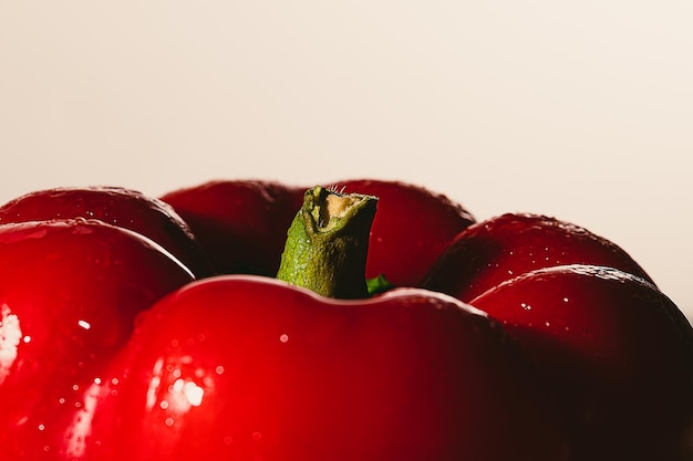 Detail van een rode paprika stengel real food