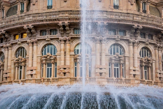 Detail van fontein op Piazza de Ferrari in Genua, Italië. Piazza De Ferrari is het belangrijkste plein van Genua.